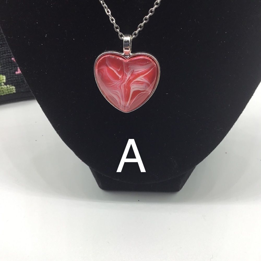 HAND PAINTED GLASS CABOCHON PENDANT NECKLACE - Picture 3 of 3